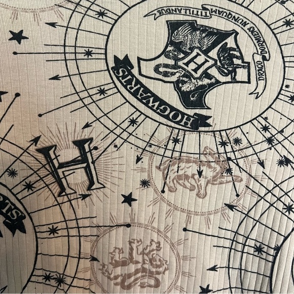 H&M Hogwarts Themed Long Sleeve Cropped Top Girls 12-14 - Picture 6 of 7